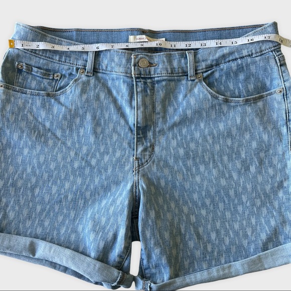 Levi’s Classic Shorts - Picture 9 of 15